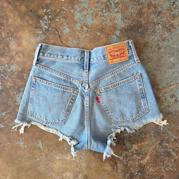 Levis 501 Jean Shorts Size 24 Distressed Denim Button Fly Shorty Cut Offs Womens - Picture 6 of 11